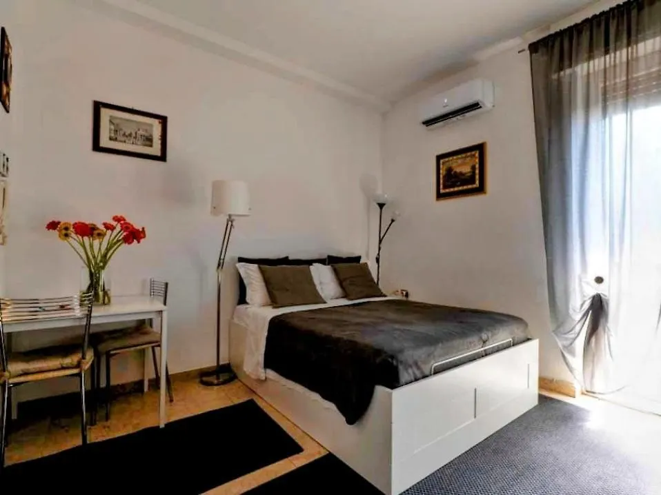 Short Rent Milan Porta Vittoria Apartment